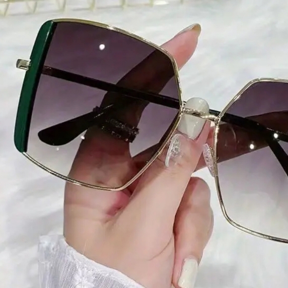 Accessories - OVERSIZED SQUARE WOMANS UNISEX TRENTY VINTAGE METAL FRAME GRADIANT LENS hp🔥🔥🔥